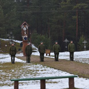 Garbės sargyba 2013 m. gruodžio 13 d. minint Merkinės miestelio puolimo 1945 m. gruodžio 1
