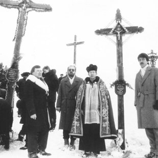 1991 m. Vasario 16 d. pašventintas kryžius ukrainiečiui Joachimui Ašmenskiui, žuvusiam 194