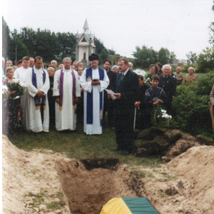 2002 m. liepos 5 d. partizanų palaikų perlaidojimas