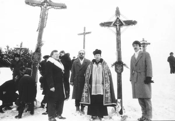 1991 m. Vasario 16 d. pašventintas kryžius ukrainiečiui Joachimui Ašmenskiui, žuvusiam 194