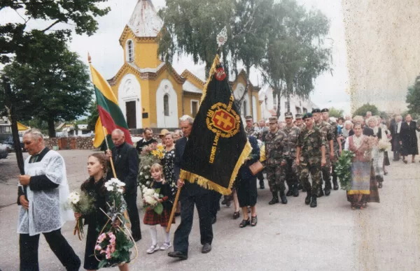2002 m. liepos 5 d. partizanų palaikų perlaidojimas