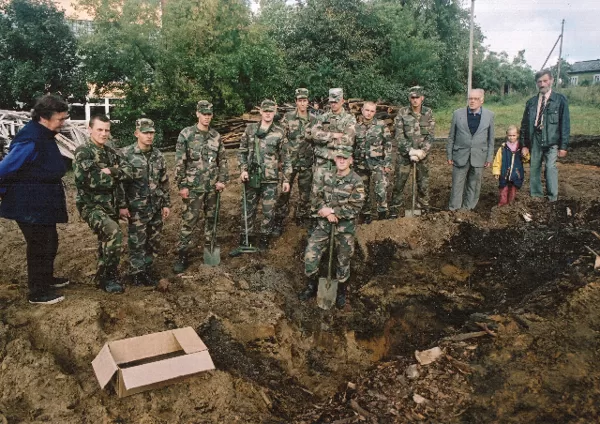 J. Vitkaus Kazimieraičio inžinerinio bataliono kariai ieško 2001 m. partizanų palaikų neto