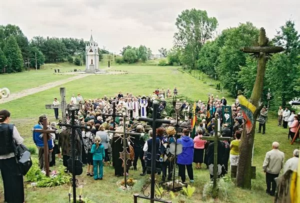 2002 m. liepos 5 d. partizanų palaikų perlaidojimas