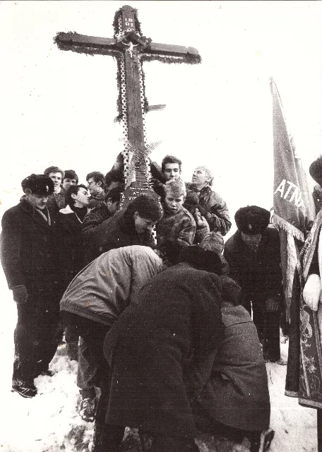 Statomas kryžius sausio 13 aukoms atminti, 1991 m.